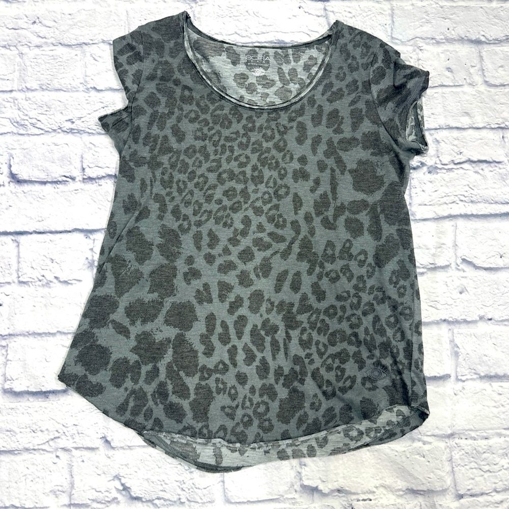 Sofia Vergara animal print shirt